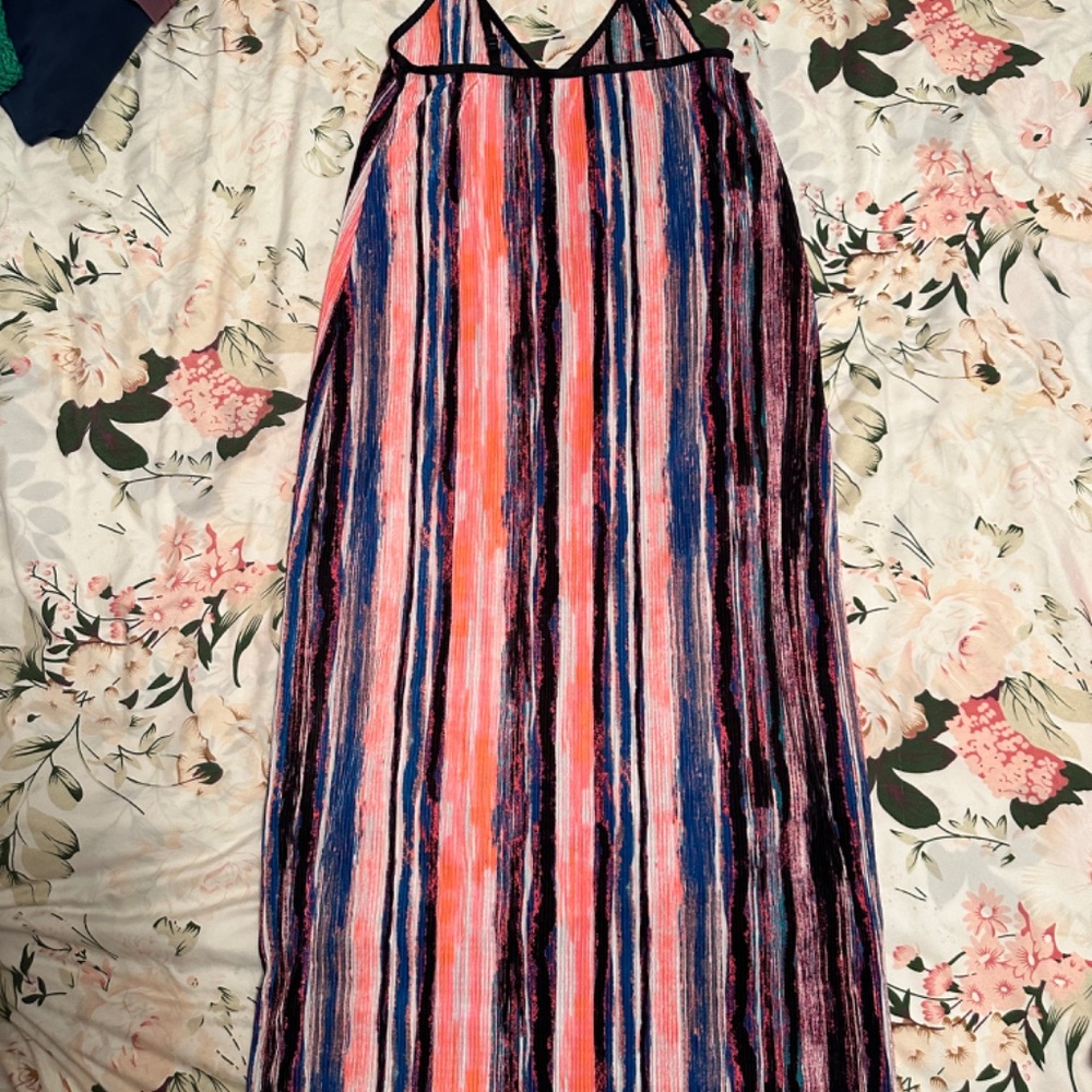 Dress - Picture 4 of 4